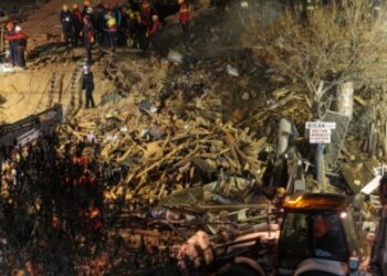 Türkiyə cökən binada son vəziyyət -2 nəfərin axtarışı davam edir