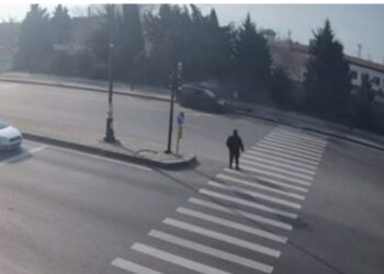 Bakıda 8 Noyabr prospektində avtomobil qəzasi-İşiqfor sıradan çıxdı -Video