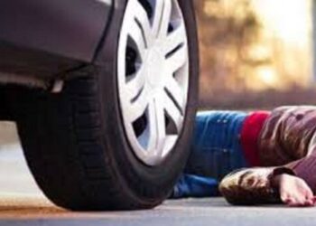 Elçi döndərdiyi qızı və anasını avtomobilllə vurdu