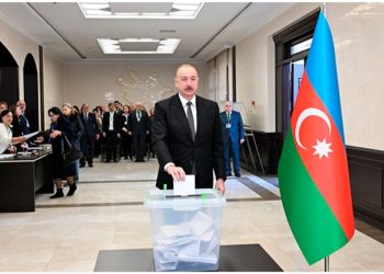 Prezident İlham Əliyev səs vermək üçün seçki məntəqəsinə gəldi-Fotolar