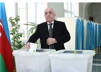 Baş nazir Əli Əsədov səsvermədə iştirak etd-Fotolari