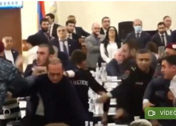 İrəvan meriyasinda əlbə-Yaxa dava düşdü -Video