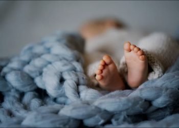 Şamaxıda 8 aylıq körpənin üzərinə qaynar su tökülüb -vəziyyəti ağırdır