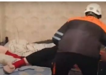 FHN: Gəncədə dəm qazından zəhərlənən ana ilə övladın xilasedilmə ANI – VİDEO