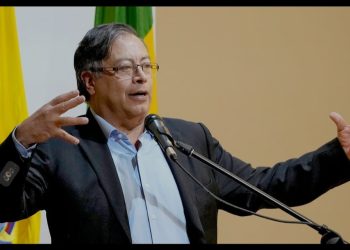 Kolumbiya prezidenti: “Mən nazirlərin və inzibati departamentlərin rəhbərlərinin rəsmi istefasını tələb etmişəm”