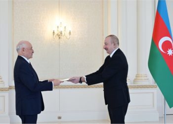 Prezident İlham Əliyev Paraqvayın Azərbaycanda yeni təyin olunmuş səfirinin etimadnaməsini qəbul edib
