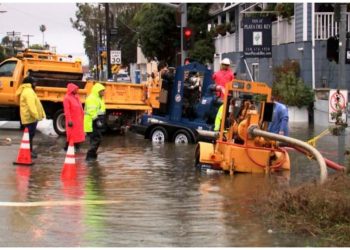 ABŞ-da daşqınlar və tufanlar: 13 nəfər ölüb, çoxu itkin düşüb