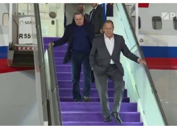 Lavrov və Putinin köməkçisi Səudiyyə Ərəbistanında! ABŞ ilə danışıqlara gedən rusların gülməli görüntüləri – VİDEO