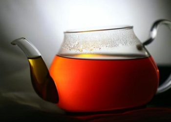 Çay dəmləmə zamanı suda olan ağır metalları əhəmiyyətli dərəcədə azaldır