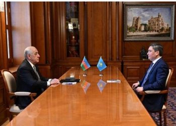 Baş nazir Əli Əsədov baş nazir Oljas Bektenov ilə görüşüb.