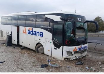Ankarada sərnişin avtobusu baryerə çırpılıb: 16 nəfər yaralanıb