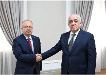 Baş nazir Əli Əsədov Türkiyə səfiri ilə görüşdü