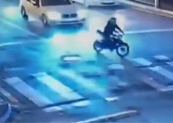 Gecə saatlarında şəhərdə yol hərəkəti qaydalarını pozan motosiklet sürücüsü həbs olundu-Video