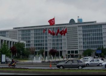İstanbul Böyükşəhər Bələdiyyəsində korrupsiya hallarına görə 100 nəfərə ittiham irəli sürülüb