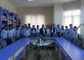 Rafiq Yusifoğlu ilə məktəblilərin görüşü keçirilib