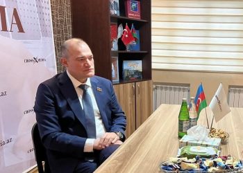 Deputat Razı Nurullayev: “İstənilən şəkildə insan öz hörmətini və ağırlığını saxlamalıdır”