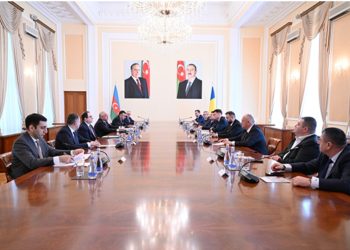 Baş Nazir Əli Əsədov Mirça Abrudeanla görüşdü