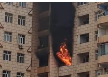 Bakıda yaşayış binasında güclü yanğın baş verib