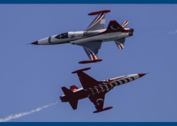 “Türk Ulduzları” Mersin səmasında uçdu