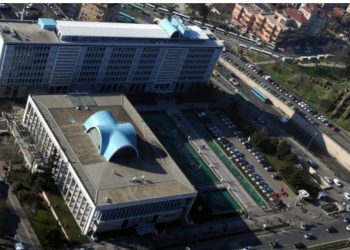 İMM-də korrupsiya araşdırması: Tikintiyə icazə üçün “1 villa, 4 mənzil tələb olunub” iddiası