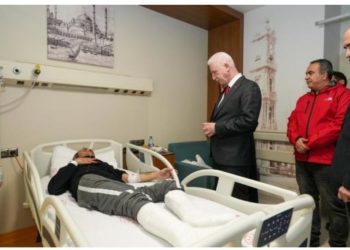 İstanbul valisi Gül zəlzələdə yaralananları ziyarət edib-FOTOLAR