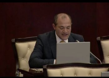 Deputat Razı Nurullayev: “Gözümüzün qabağında insanları xilas etdilər, neçə günlər xidməti maşınlarda gecələdilər”