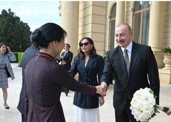 Prezident İlham Əliyev və xanımı rəsmi qonaqlarla “Gülüstan” sarayında