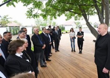 Prezident İlham Əliyev Kəngərlidə sakinlərlə görüşdü-foto