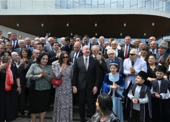 Prezident “Qarabağ” mahnısını ifa etdi-Video
