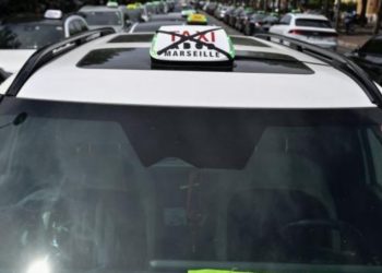 Fransada taksi sürücüləri etiraz aksiyası keçirib