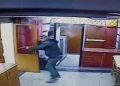 Həyat yoldaşı onu görmək istəmədiyi halda səfirliyə silahla basqın edən şəxs edam edilib
