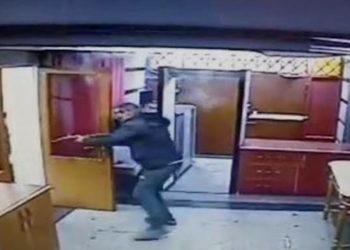 Həyat yoldaşı onu görmək istəmədiyi halda səfirliyə silahla basqın edən şəxs edam edilib