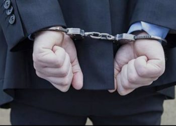 Nazirlik əməkdaşi məhkəmə zalında həbs edildi