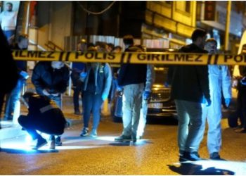 İstanbulda iş yerinə partlayıcı maddə atılıb