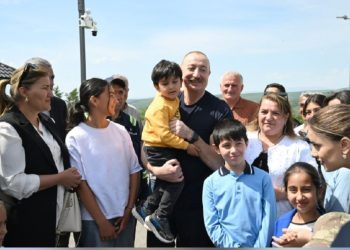 Prezident İlham Əliyev Laçın sakinləri ilə görüşdü – Fotolar