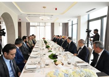 Prezident İlham Əliyev Şahbaz Şəriflə Laçında nahar süfrəsində – Fotolar