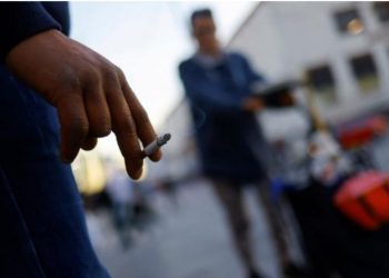 Fransada uşaqların olduğu yerlərdə siqaret çəkmək qadağandır