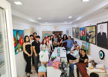 Beynəlxalq Qalereyada “Hər rəngdən bir dünya” adlı sərgi keçirilib – FOTOLAR