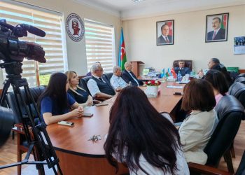 Dilçilik İnstitutunda Azərbaycan dili ilə bağlı ictimai müzakirə keçirildi – FOTO