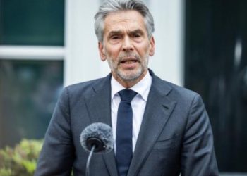 Hollandiyanın baş naziri Dik Skof istefa verib