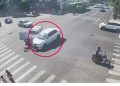 Övladi ilə yolu keçən ana avtoqəzaya tuş gəldi-Video