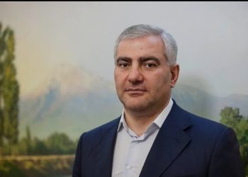 Peskov: “Əlbəttə, Karapetyanla bağlı vəziyyəti izləyirik, bizim üçün o, Rusiya vətəndaşıdır”