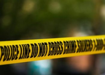 Ölən anası ilə günlərlə tək qalan körpə qurtarıldı