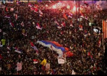 Serbiyada etirazlar səngimir, küçələr bağlanır