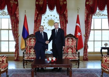 Ərdoğanla Paşinyanın görüşü başladı