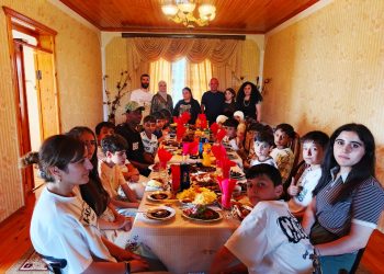 Heydər Əliyevin anadan olmasının 102-ci ildönümünə həsr olunmuş etüd-sərgi keçirilib