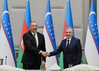 Prezidentlər iclasda iştirak edirlər