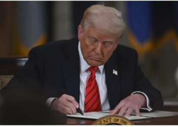 Tramp İmmiqrasiya və Gömrük Mühafizəsinə “tam səlahiyyət” verir