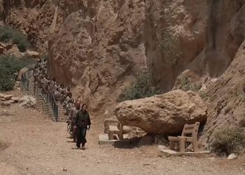 PKK-nın tərkisilah mərasiminin keçirildiyi Casene mağarasının simvolik anlamı nədir?