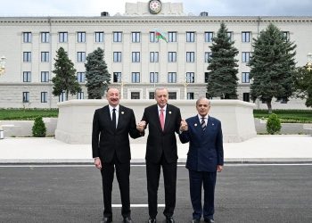 Xankəndidə TARİXİ ANLAR – Liderlər arasında səmimi söhbət